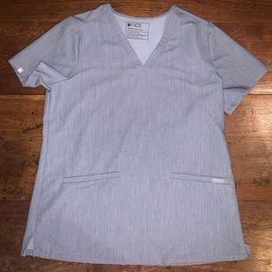 Figs Casma 3 Pock Scrub Top in Graphie. Size M